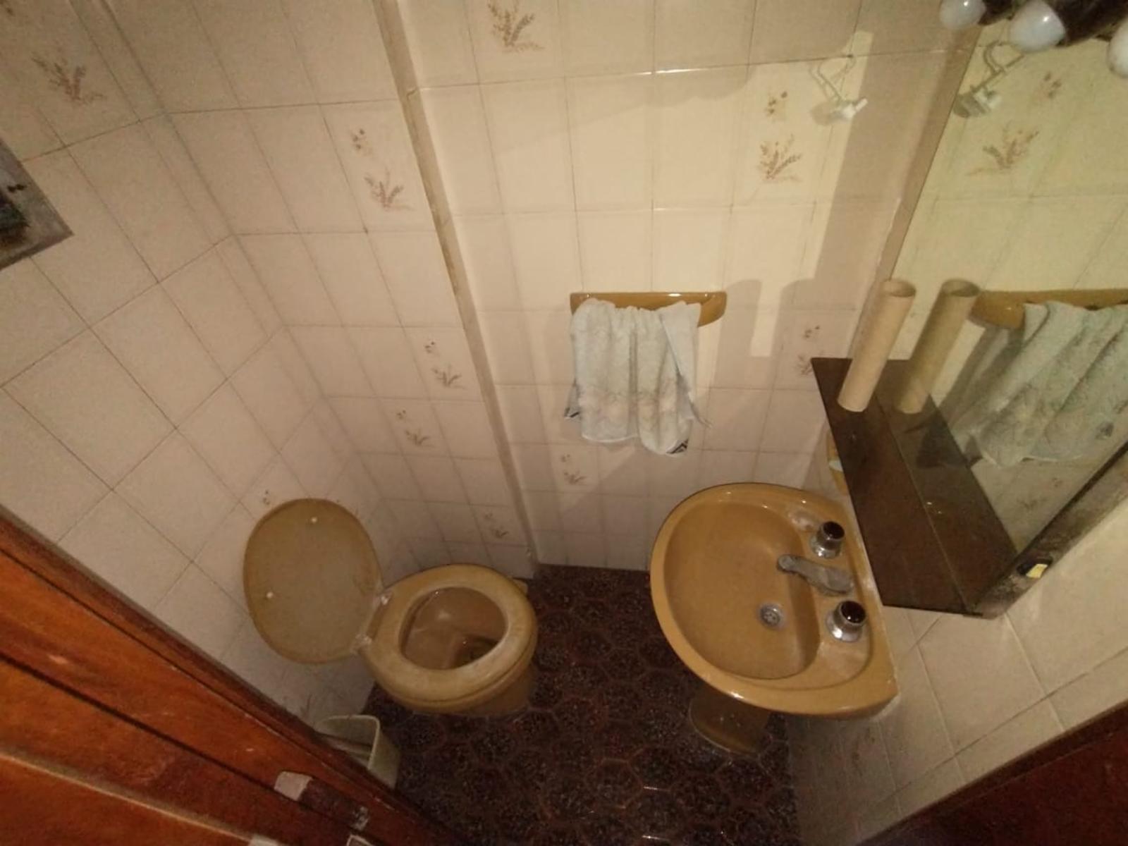 EXCELENTE CASA EN LOTE PROPIO CON 2 HABITACIONES, UN ESCRITORIO, 2 BAÑOS - 17