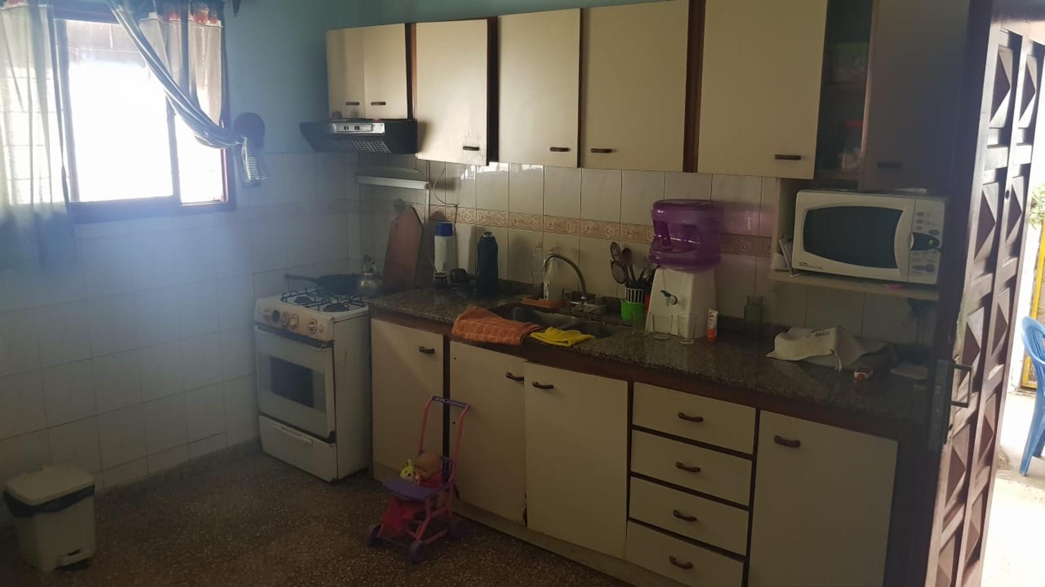 EXCELENTE PROPIEDAD EN EL CORAZÓN DEL BARRIO PARQUE SUR HOREIS — foto 2
