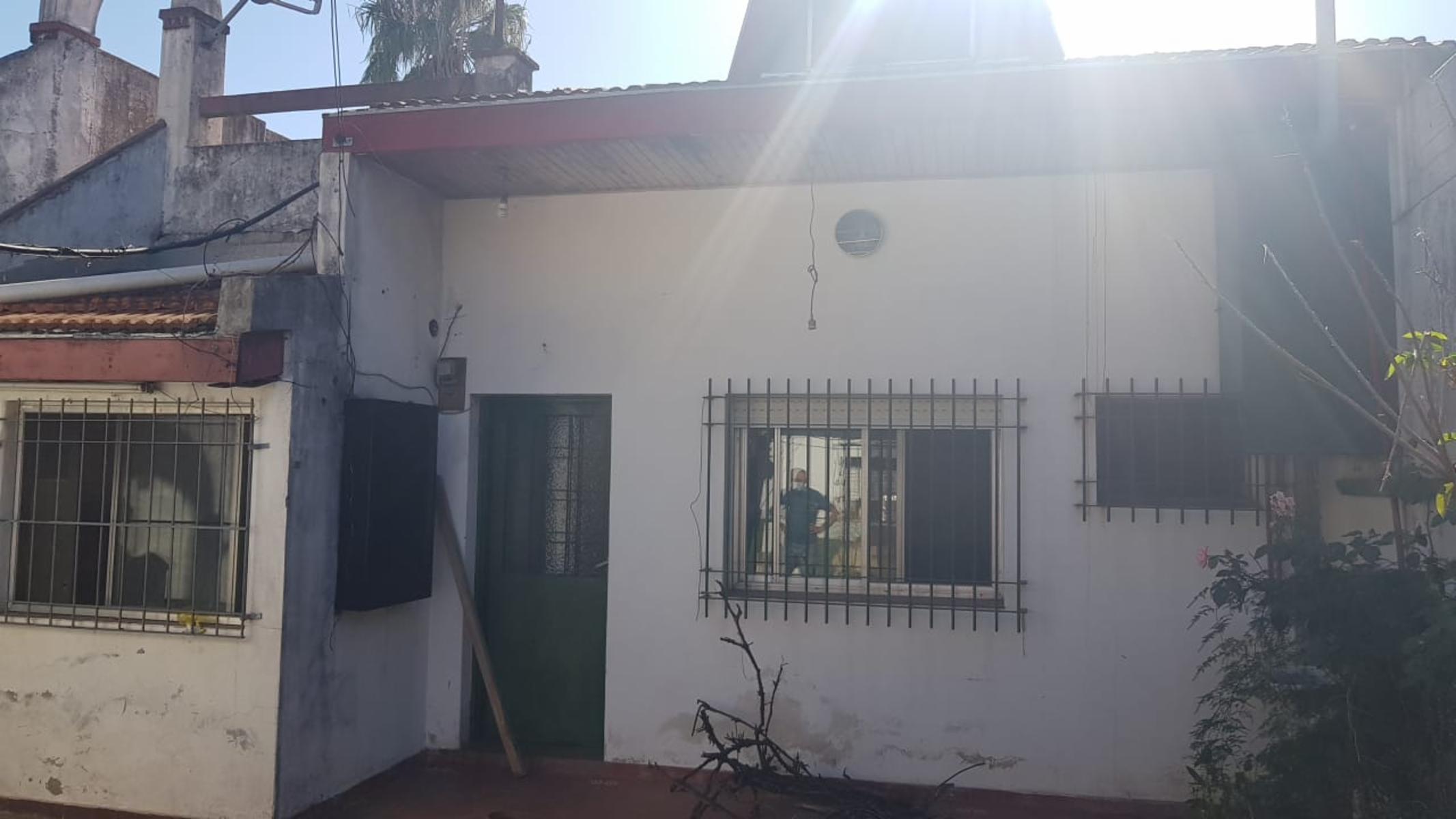 PROPIEDAD MULTIFAMILIAR, CASA 3 AMB + DEPARTAMENTO 2 AMB + DE MONOAMBIENTE — foto 3