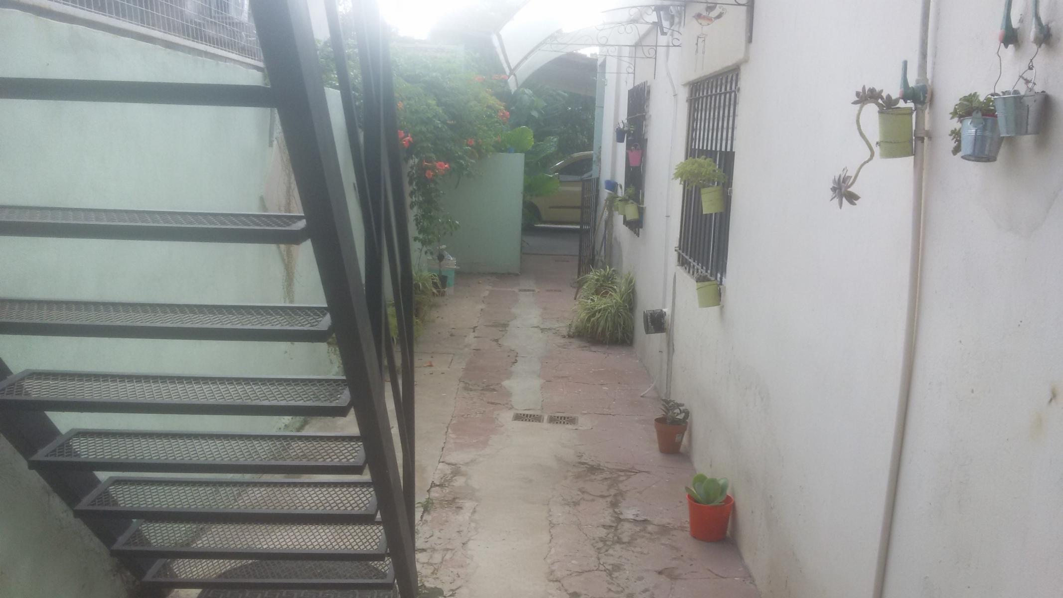 AMPLIA CASA 3 AMB + DEPTO FONDO 2 AMB EN LOTE PROPIO PRÓXIMO A AV. MARQUEZ — foto 9
