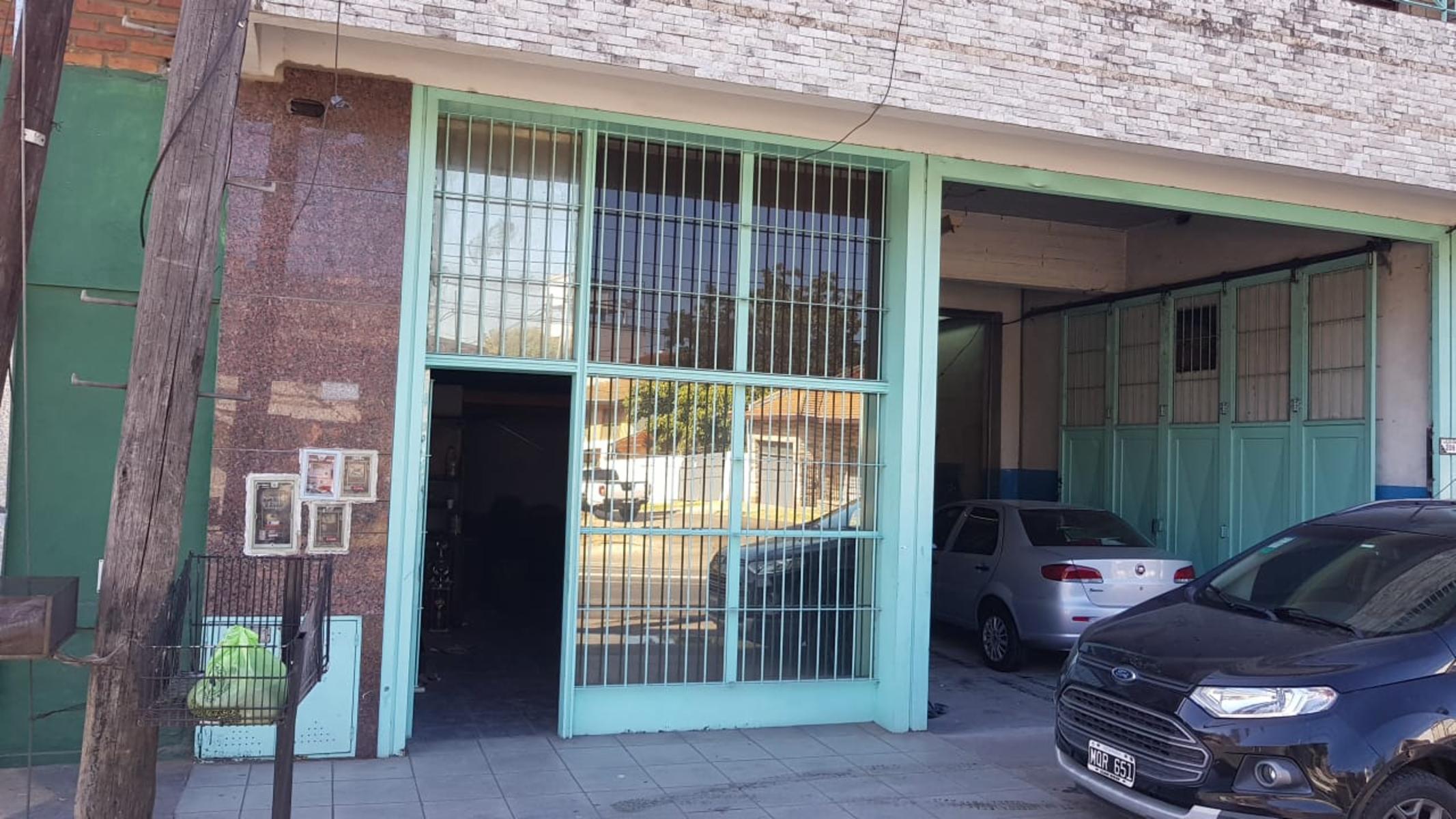 EXCELENTE LOCAL DE 40 M2 MAS ENTREPISO DE 20 M2 - 1