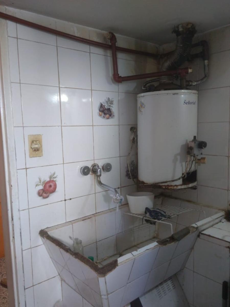 LOTE DE 8.66 X 17, FRENTE 2 LOCALES, 1 ADAPTADO PARA VIVIENDA CON PATIO Y ESPACIO AEREO PARA CONSTRUIR — foto 4