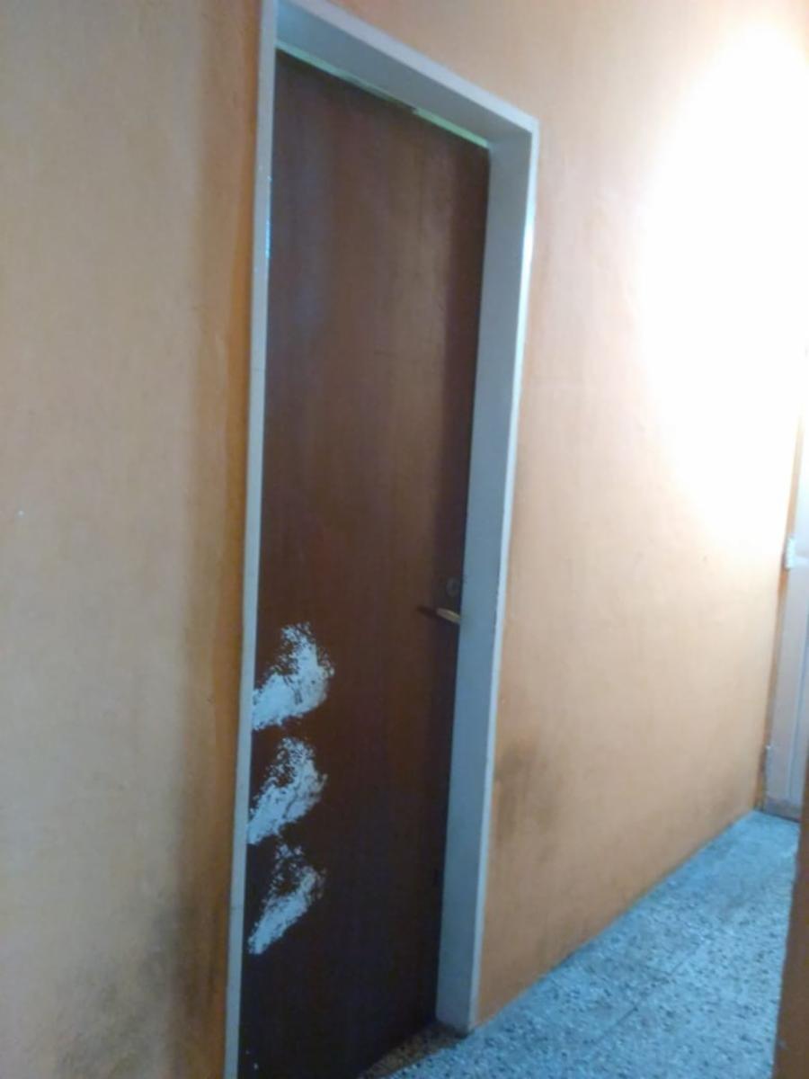 LOTE DE 8.66 X 17, FRENTE 2 LOCALES, 1 ADAPTADO PARA VIVIENDA CON PATIO Y ESPACIO AEREO PARA CONSTRUIR — foto 7