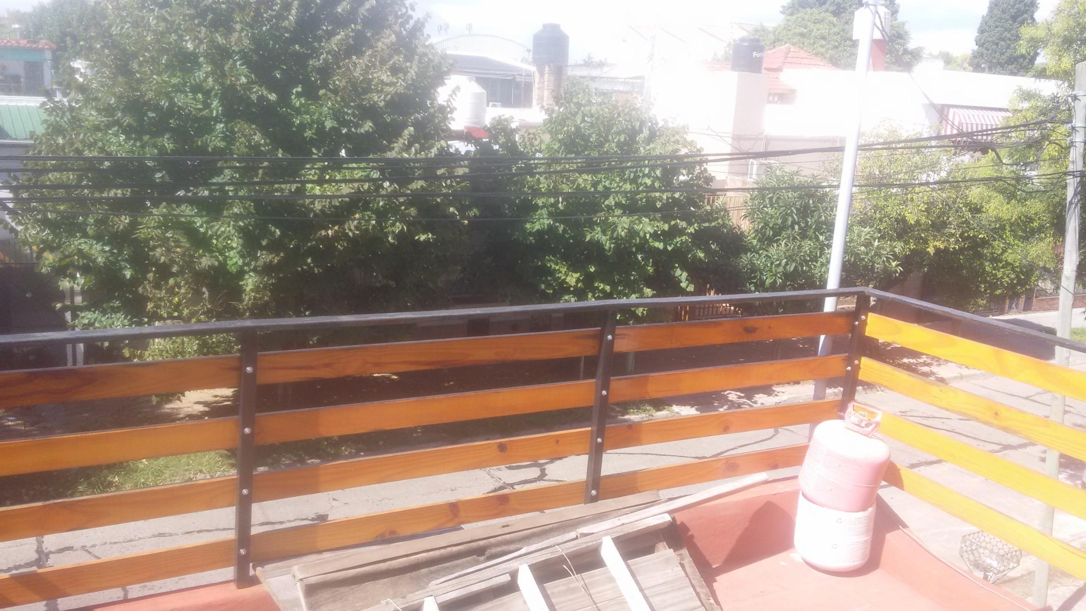 Excelente propiedad en villa adelina planta alta 4 amb 3 dormitorios-living comedor-cocina-baño-playroom-patio balcón amplio al frente. Alquiler - 4