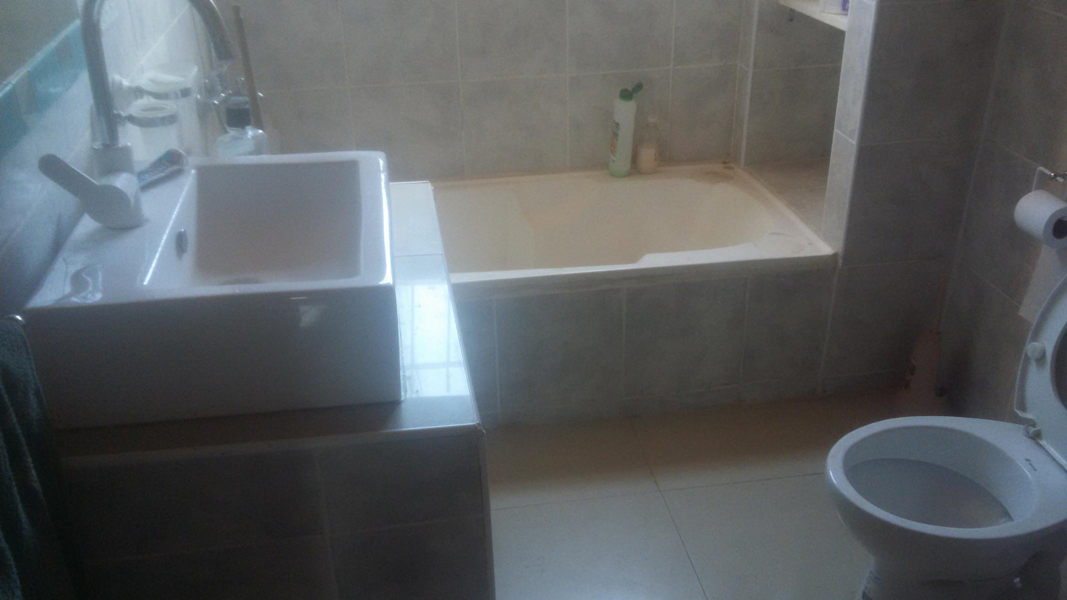 Excelente propiedad en villa adelina planta alta 4 amb 3 dormitorios-living comedor-cocina-baño-playroom-patio balcón amplio al frente. Alquiler - 5