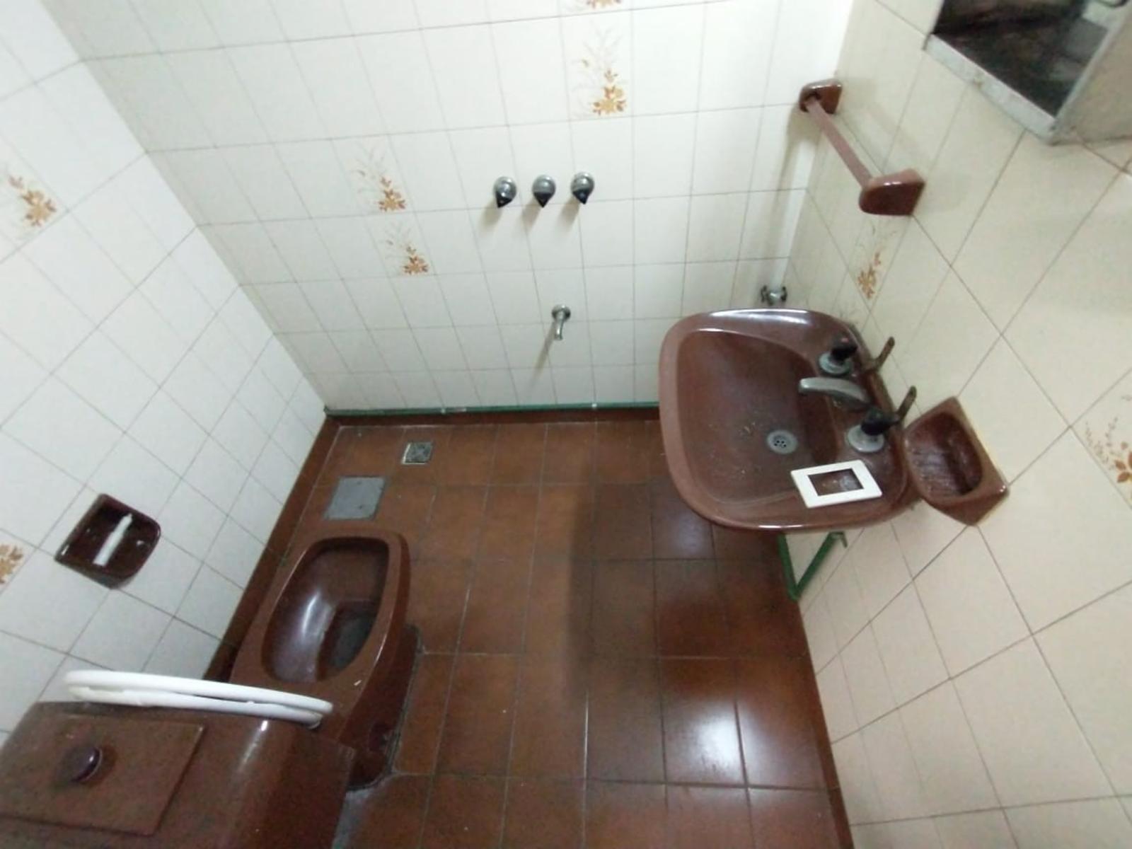 LOCAL DE 65 M2 EN ESQUINA, COCINA, BAÑO, DEPÓSITO Y SÓTANO - 3