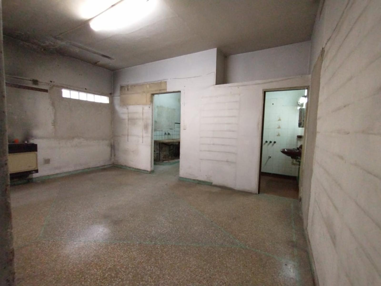LOCAL DE 65 M2 EN ESQUINA, COCINA, BAÑO, DEPÓSITO Y SÓTANO - 9