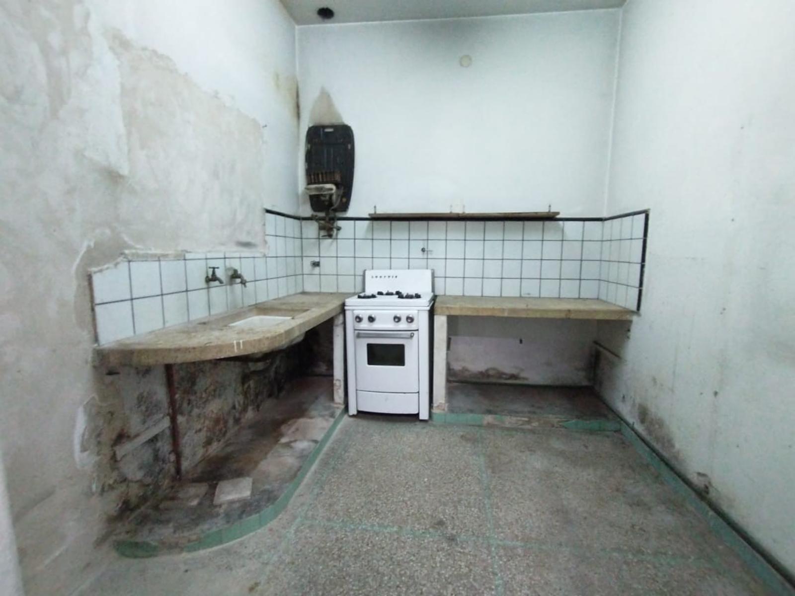 LOCAL DE 65 M2 EN ESQUINA, COCINA, BAÑO, DEPÓSITO Y SÓTANO - 10
