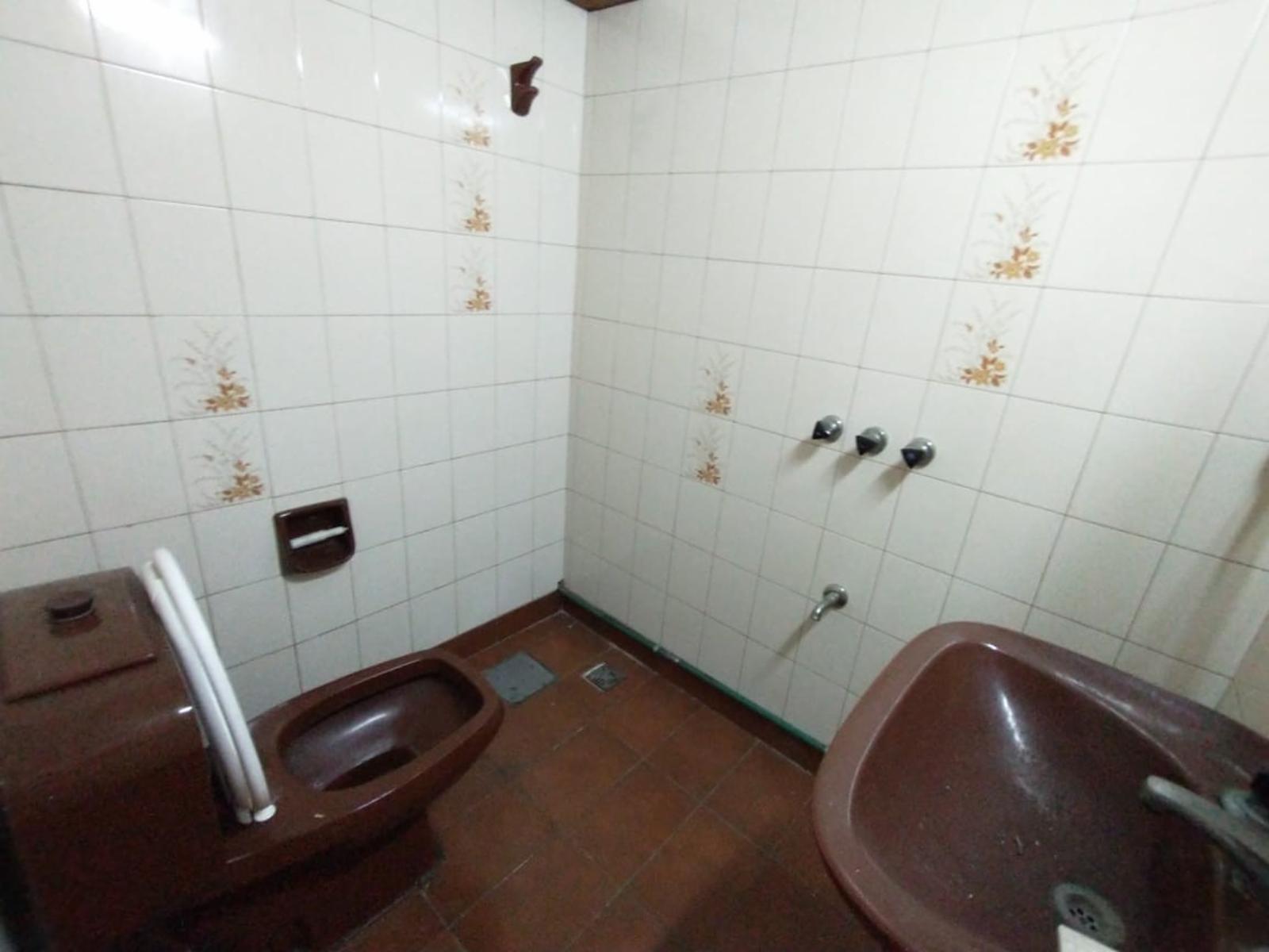 LOCAL DE 65 M2 EN ESQUINA, COCINA, BAÑO, DEPÓSITO Y SÓTANO - 13