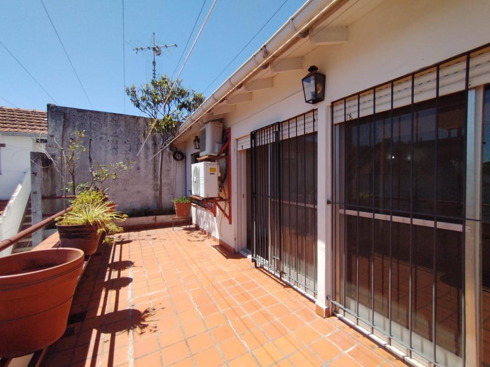 AMPLIO DEPARTAMENTO DE 3 AMBIENTES CON LIVING Y ENTREPISO, COCINA CON LAVADERO INTEGRADO, BALCÓN AL FRENTE Y PATIO BALCÓN EN CONTRAFRENTE. - 8