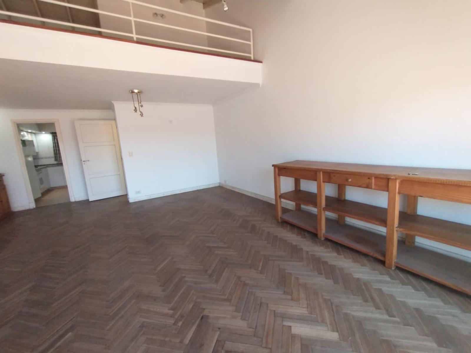 AMPLIO DEPARTAMENTO DE 3 AMBIENTES CON LIVING Y ENTREPISO, COCINA CON LAVADERO INTEGRADO, BALCÓN AL FRENTE Y PATIO BALCÓN EN CONTRAFRENTE. - 10