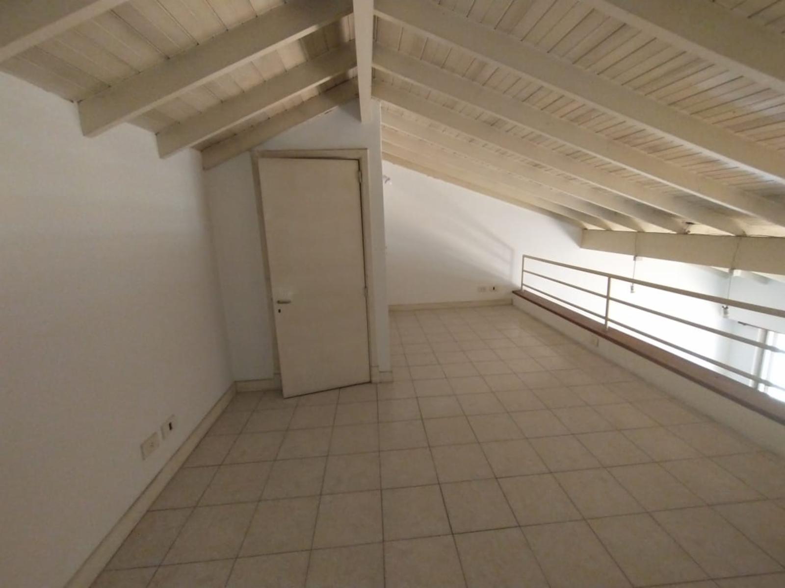 AMPLIO DEPARTAMENTO DE 3 AMBIENTES CON LIVING Y ENTREPISO, COCINA CON LAVADERO INTEGRADO, BALCÓN AL FRENTE Y PATIO BALCÓN EN CONTRAFRENTE. - 21