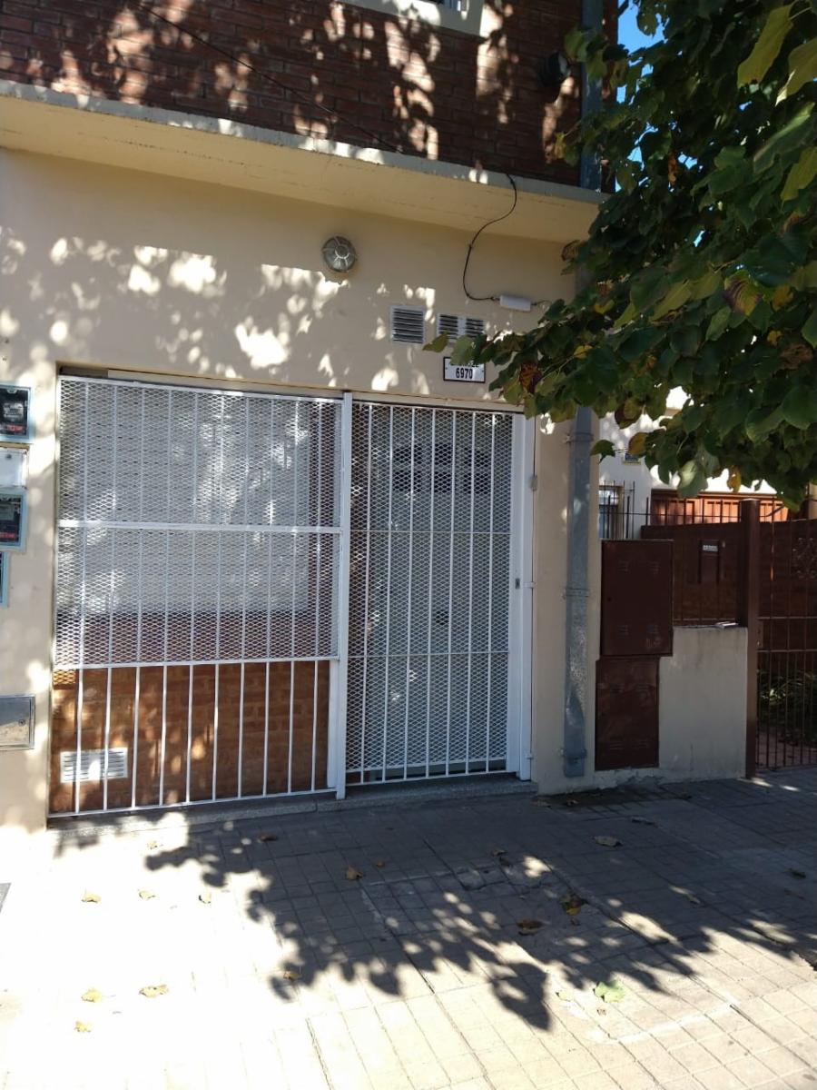 Excelente duplex 2 amb con patio y parrilla - 1