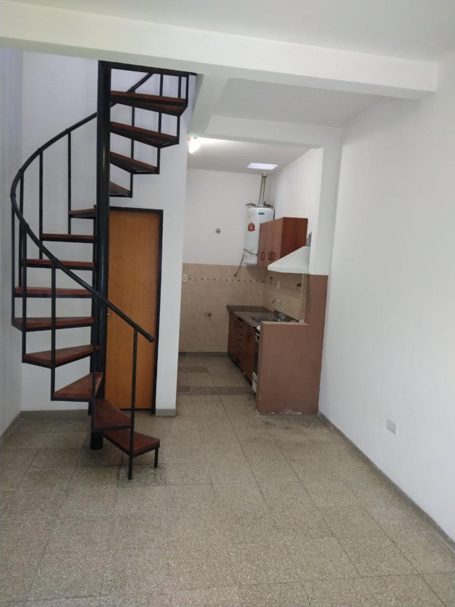 Excelente duplex 2 amb con patio y parrilla - 2