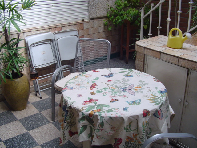 DEPTO DE 4 AMBIENTES EN PLANTA ALTA,CON PATIO,TERRAZA Y GARAGE PARA 2 AUTOS. — foto 3