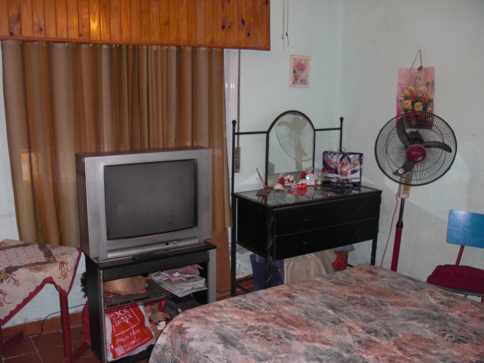 CASA AL FONDO POR PASILLO DE 3 AMBIENTES EN PLANTA BAJA Y MONOAMBIENTE EN PLANTA ALTA. — foto 2