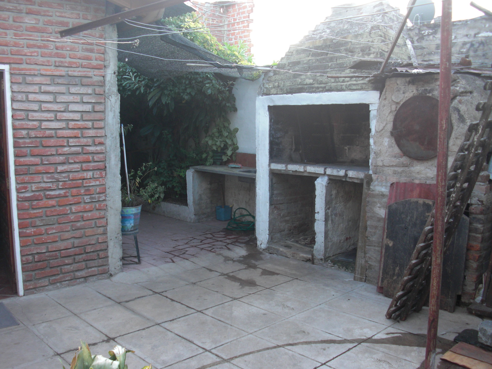CASA AL FONDO POR PASILLO DE 3 AMBIENTES EN PLANTA BAJA Y MONOAMBIENTE EN PLANTA ALTA. — foto 7
