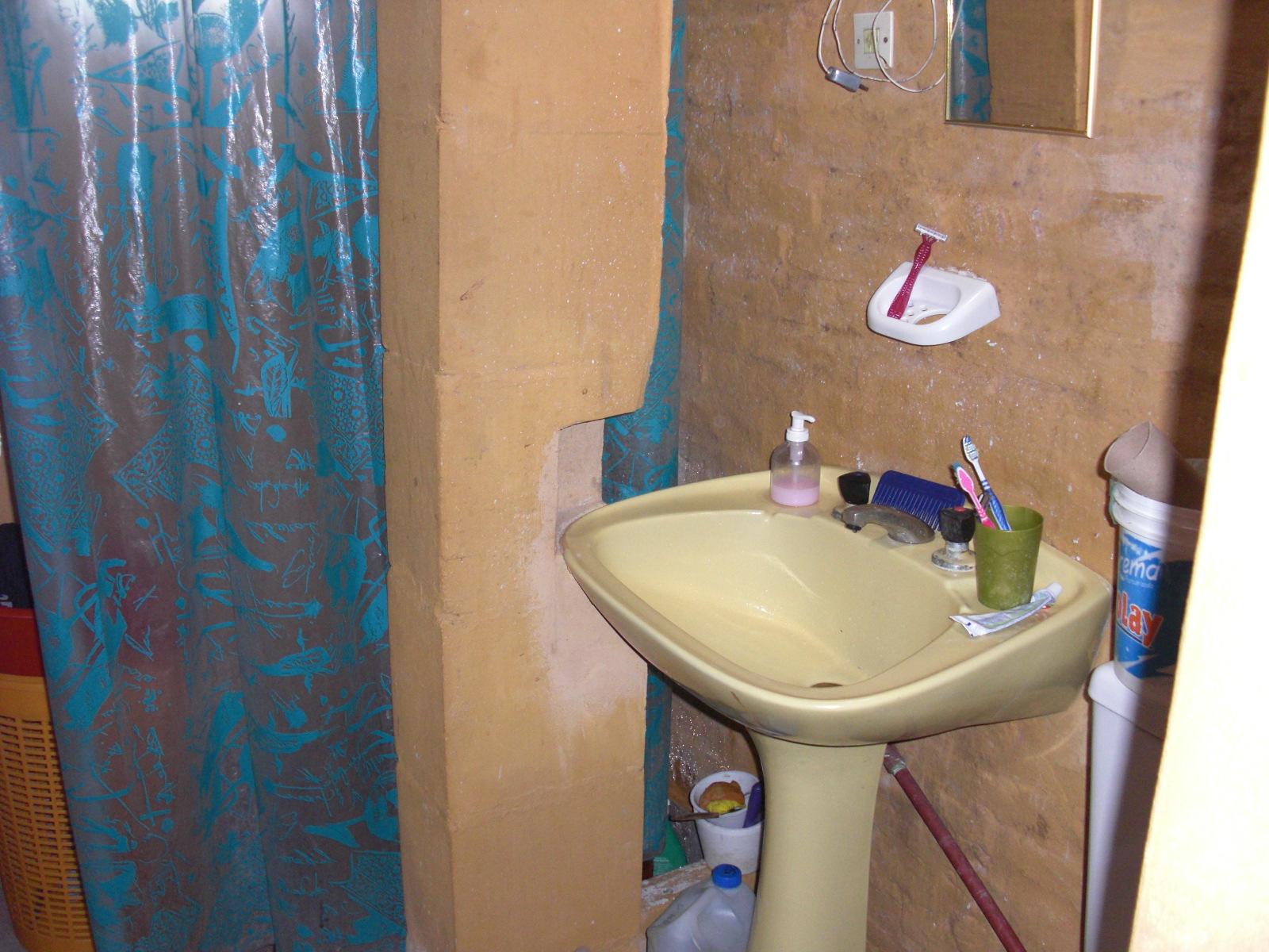 CASA AL FONDO POR PASILLO DE 3 AMBIENTES EN PLANTA BAJA Y MONOAMBIENTE EN PLANTA ALTA. — foto 10