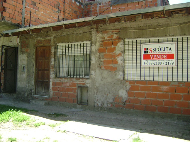 P. alta 3 ambientes, 2 dormitorios, cocina-comedor, baño, p.baja:,dpto 2 ambientes, con patio casa 2 ambientes, galpon 70m2