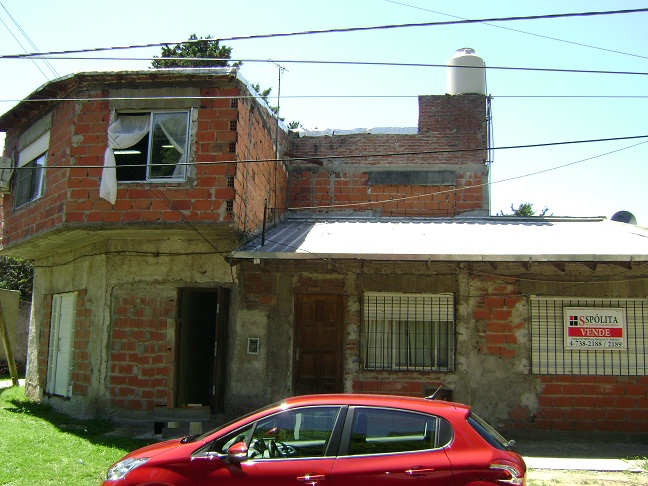 P. alta 3 ambientes, 2 dormitorios, cocina-comedor, baño, p.baja:,dpto 2 ambientes, con patio casa 2 ambientes, galpon 70m2 — foto 2
