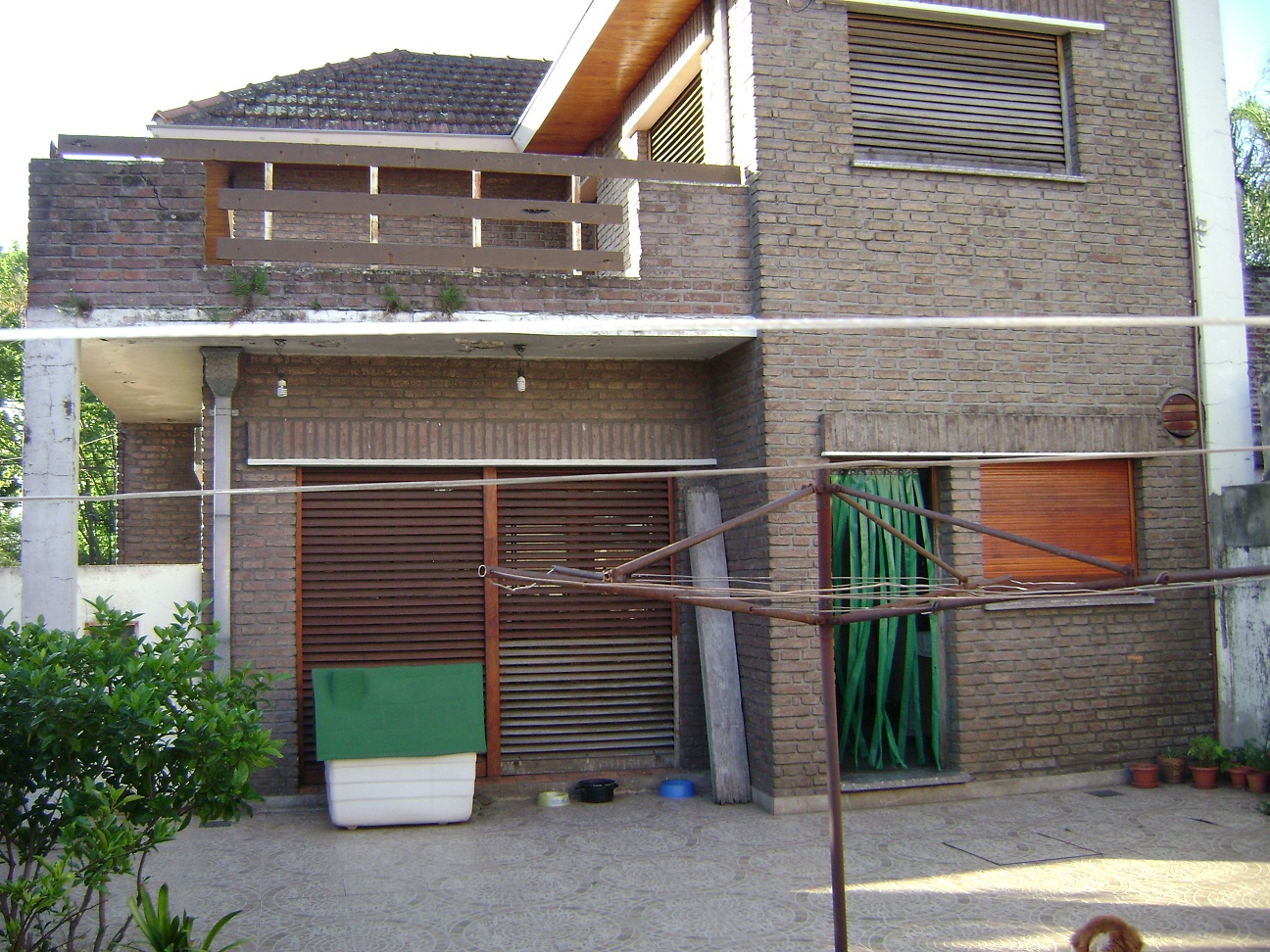 Chalet 4 ambiente, 3 dorm, terraza, 2 baños, 1 toiltette, cochera, amplio living, cocina-comedor, patio , jardin y cto de herramientas — foto 8