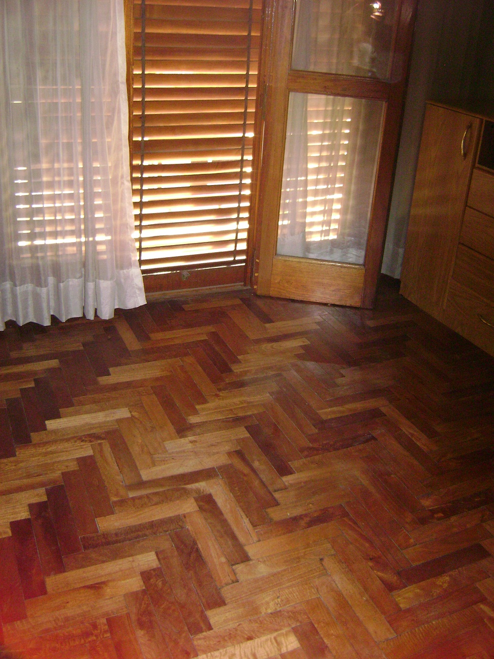 Chalet 4 ambiente, 3 dorm, terraza, 2 baños, 1 toiltette, cochera, amplio living, cocina-comedor, patio , jardin y cto de herramientas — foto 13