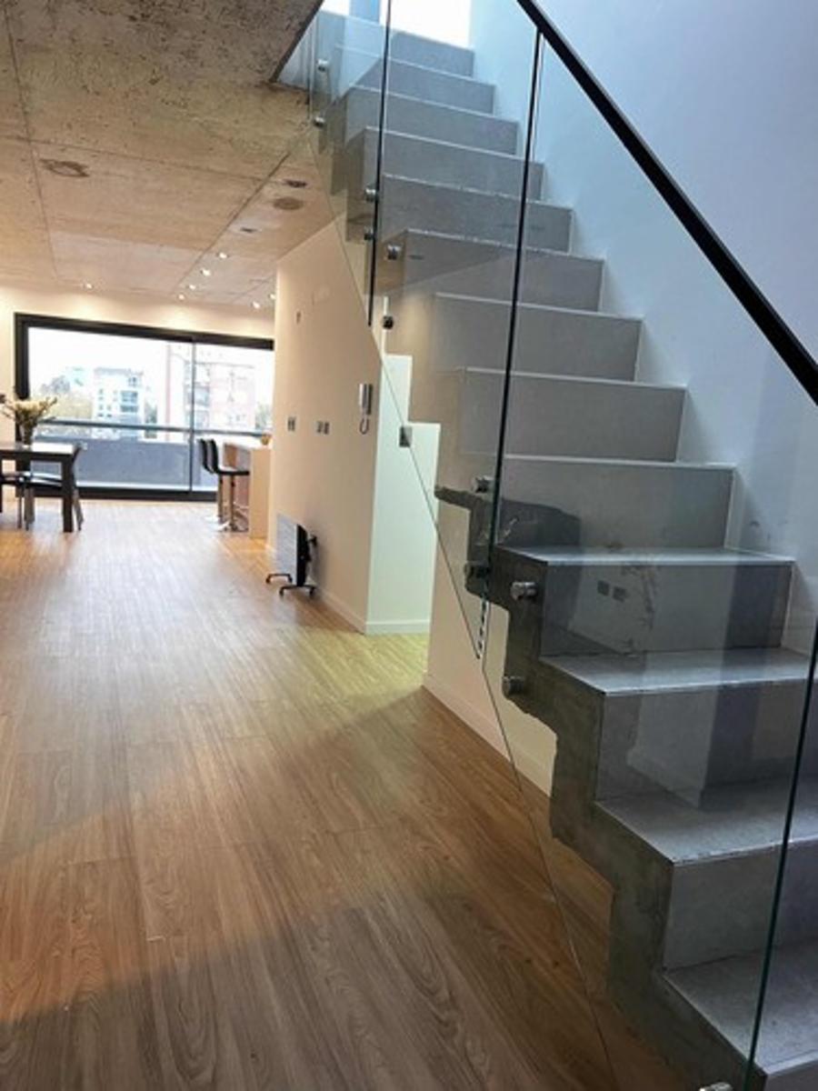 DUPLEX 4 AMB C COCHERA Y TERRAZA