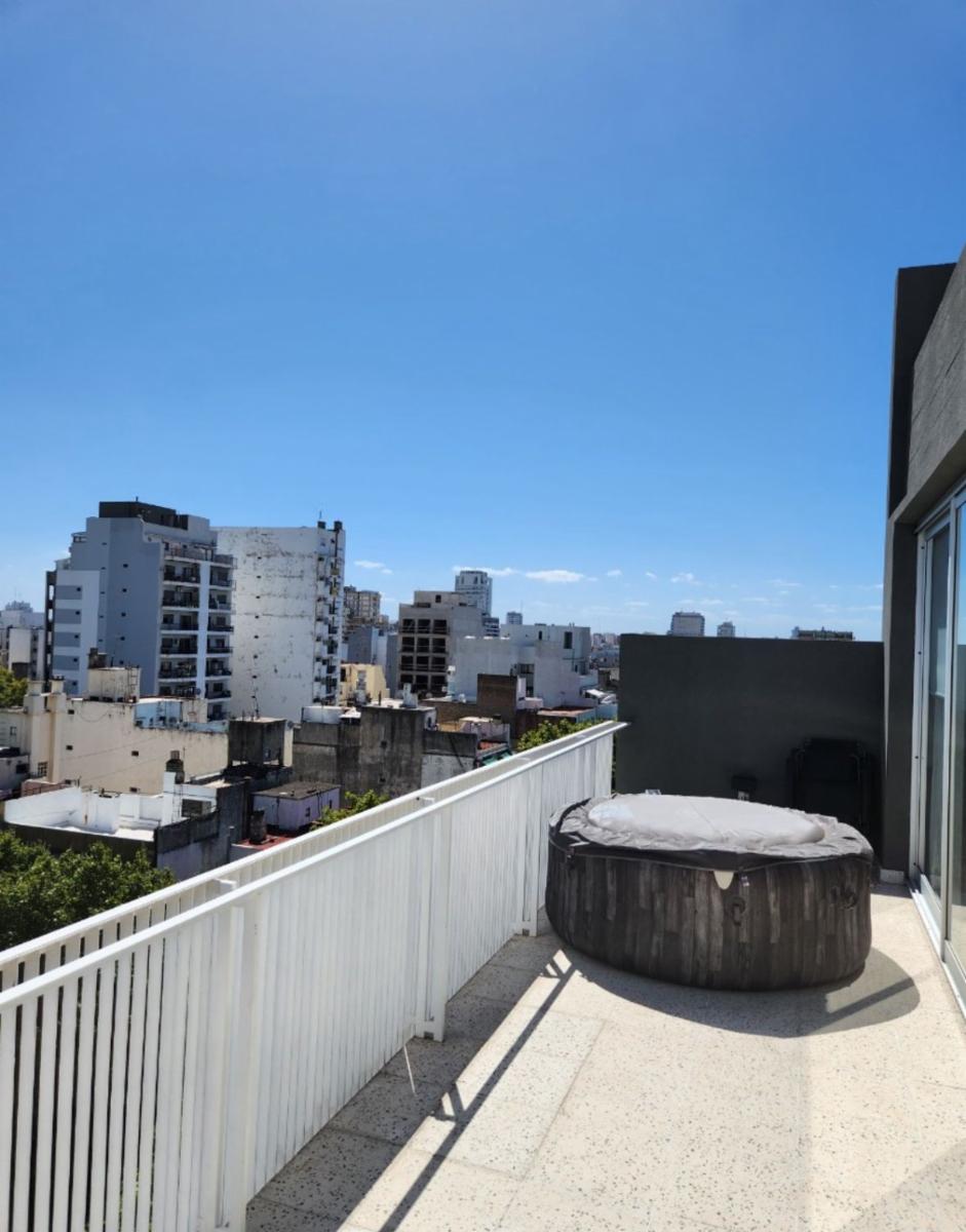 Triplex Nuevo Y De Diseño Con Terraza, Jacuzzi, Parrilla, Cochera Y Amueblado En Villa Crespo — foto 13