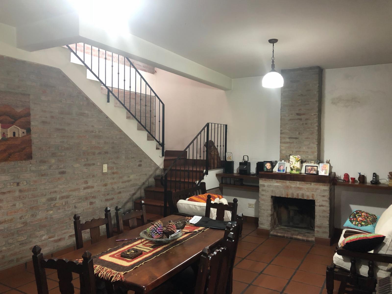 Casa Amplia Lum. 4 amb. Más Dep. c/garaje y jardín — foto 3