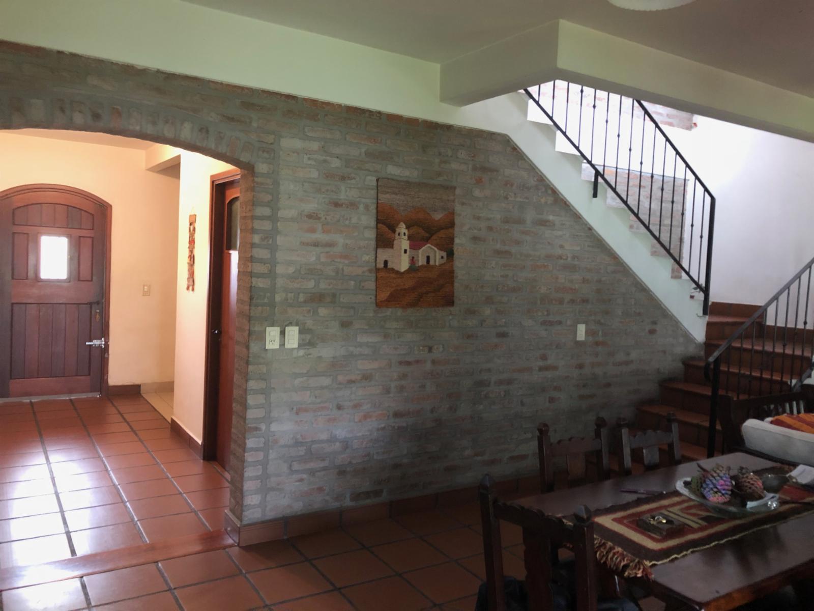 Casa Amplia Lum. 4 amb. Más Dep. c/garaje y jardín — foto 5