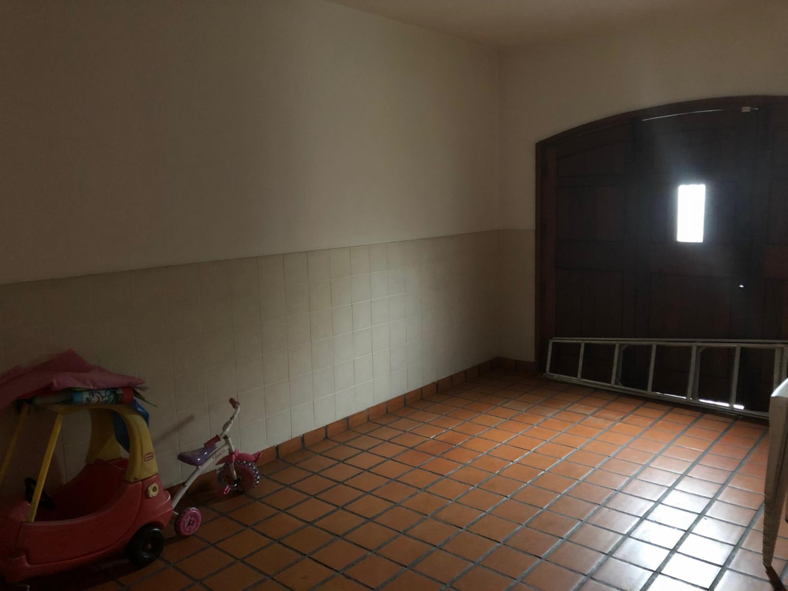 Casa Amplia Lum. 4 amb. Más Dep. c/garaje y jardín — foto 7