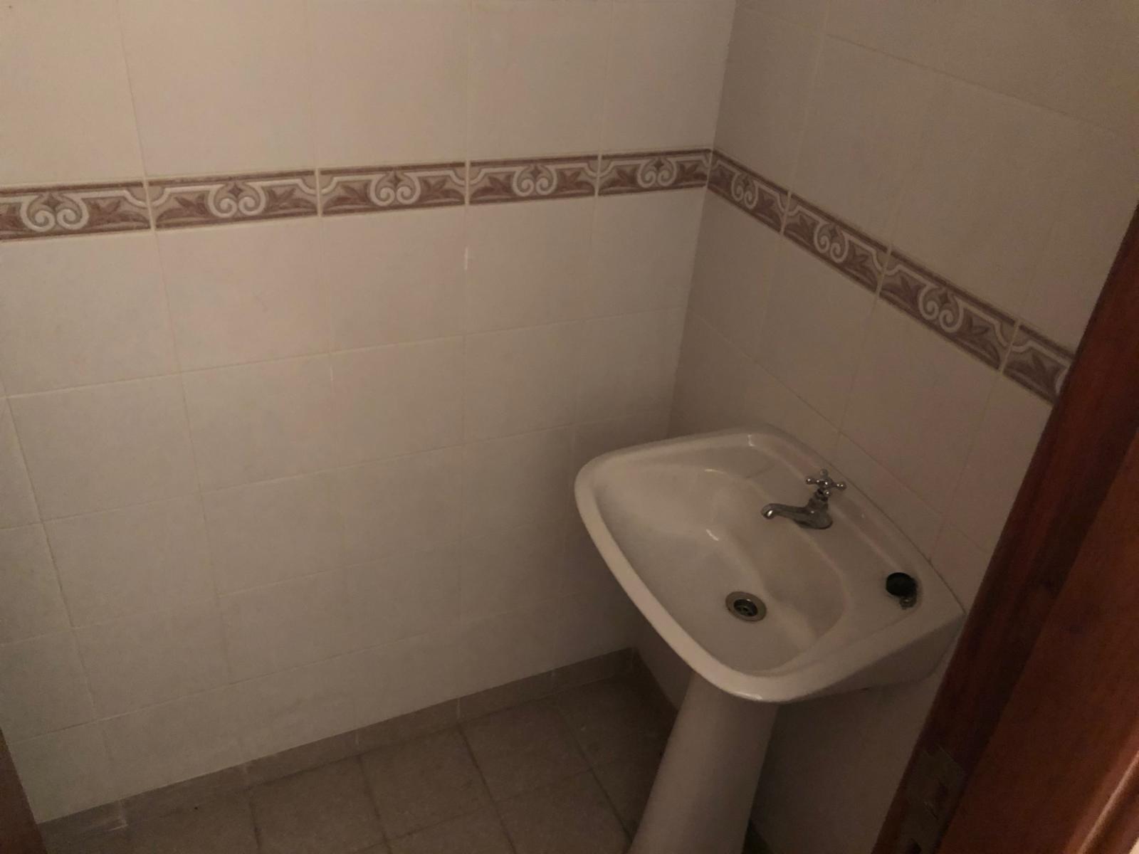Casa Amplia Lum. 4 amb. Más Dep. c/garaje y jardín — foto 11