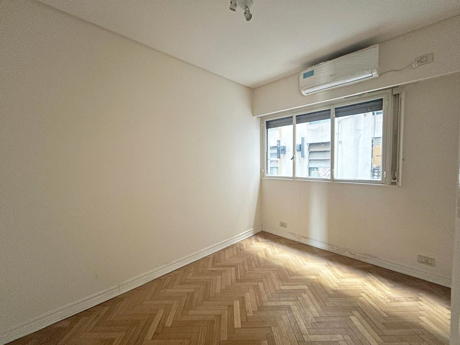 Departamento en Venta en Recoleta con 2 Dorm. Piso Alto Al Frente con Cochera — foto 3