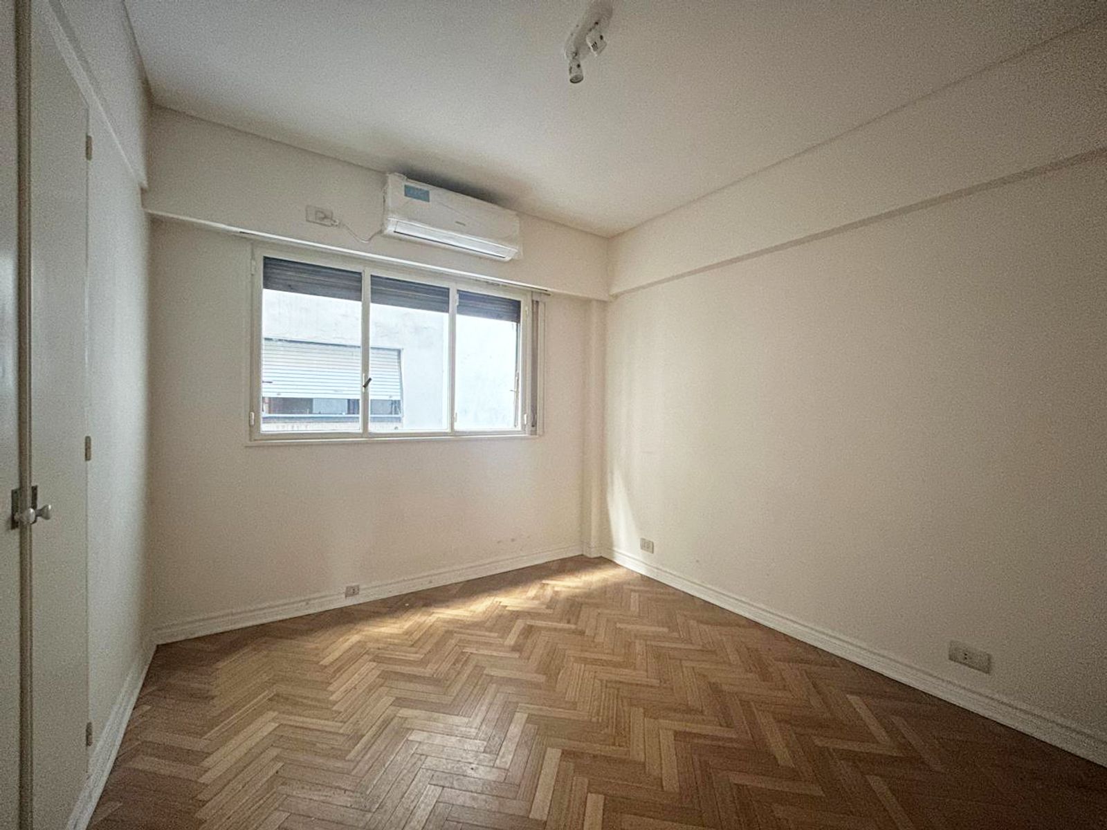 Departamento en Venta en Recoleta con 2 Dorm. Piso Alto Al Frente con Cochera — foto 6