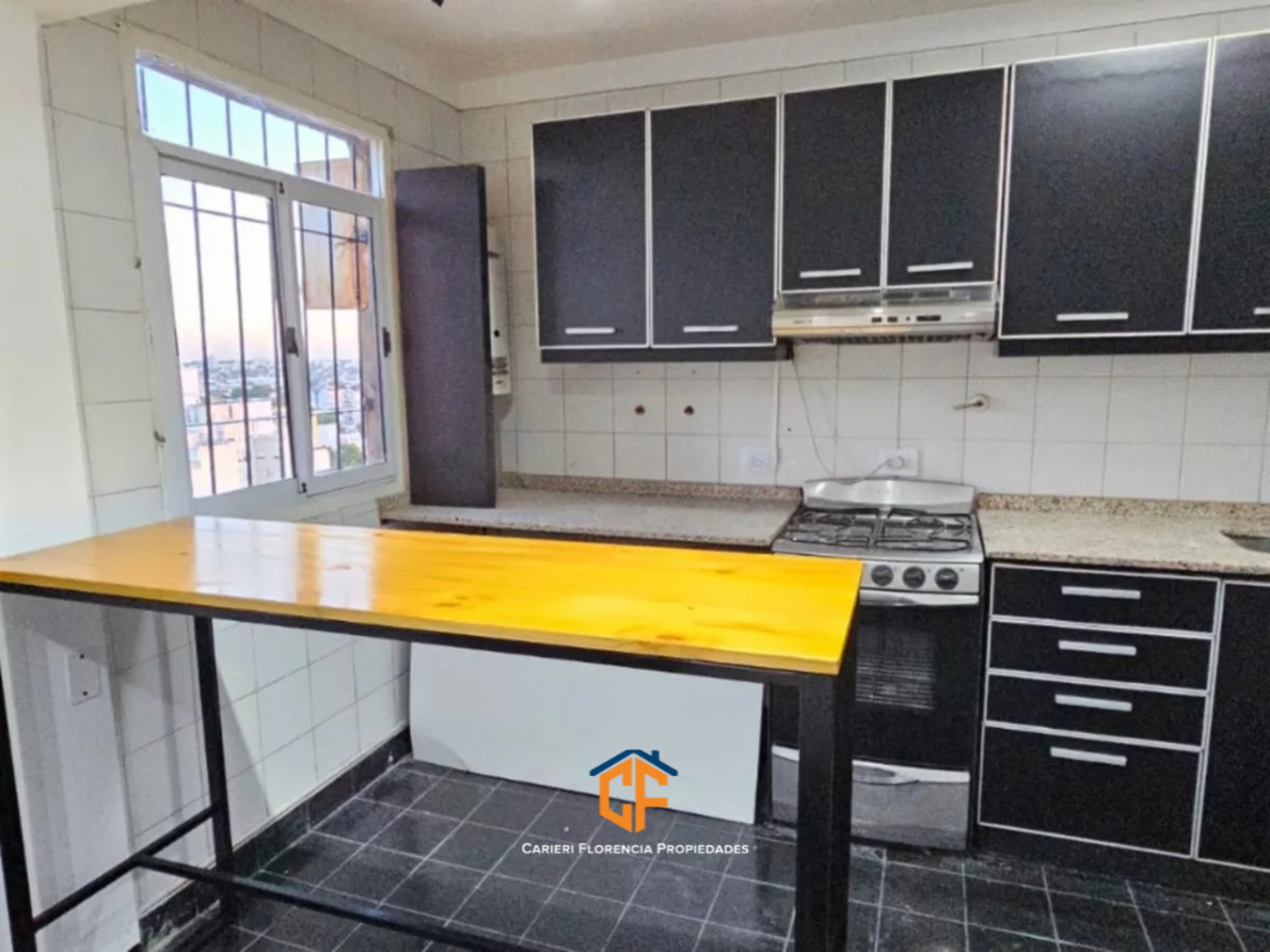 VENTA DE DEPARTAMENTO DE 4 AMBIENTES ESTILO DÚPLEX CON COCHERA EN EL CENTRO DE SAN MARTIN EN MUY BUEN ESTADO, APTO CRÉDITO — foto 7