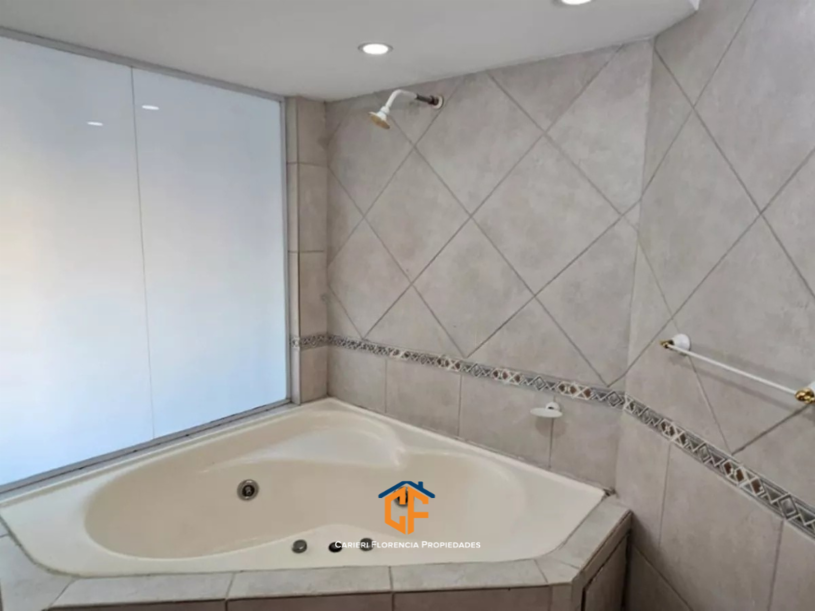 VENTA DE DEPARTAMENTO DE 4 AMBIENTES ESTILO DÚPLEX CON COCHERA EN EL CENTRO DE SAN MARTIN EN MUY BUEN ESTADO, APTO CRÉDITO — foto 11