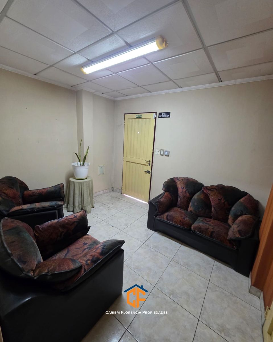 Amplio Galpón/depósito En Venta Excelente Zona Loma Hermosa - 2