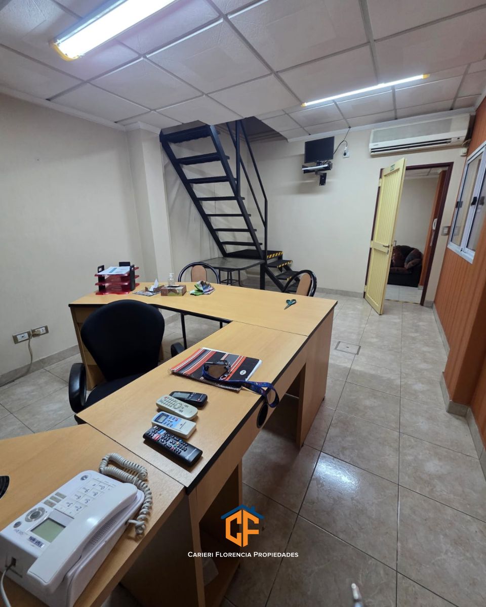 Amplio Galpón/depósito En Venta Excelente Zona Loma Hermosa - 3