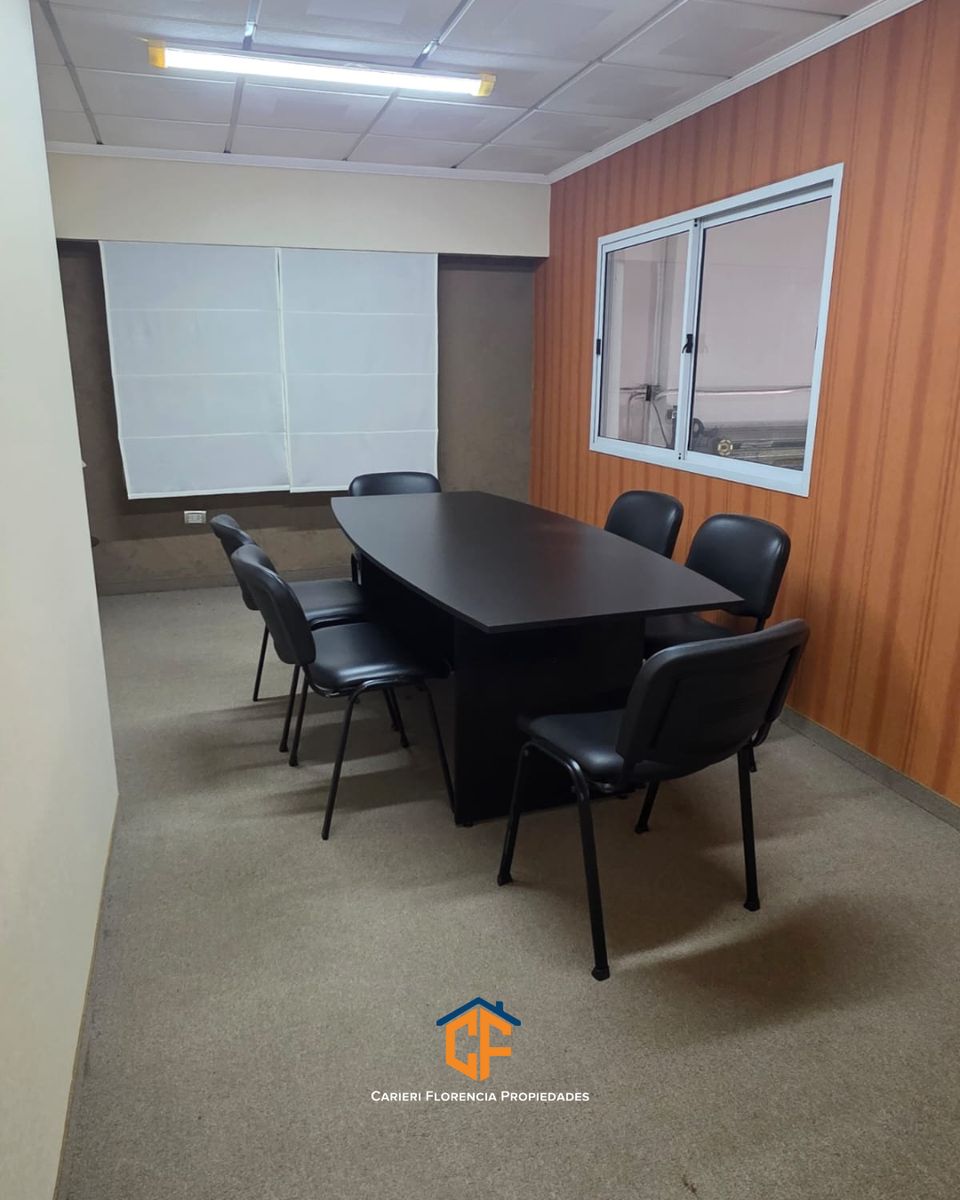 Amplio Galpón/depósito En Venta Excelente Zona Loma Hermosa - 4