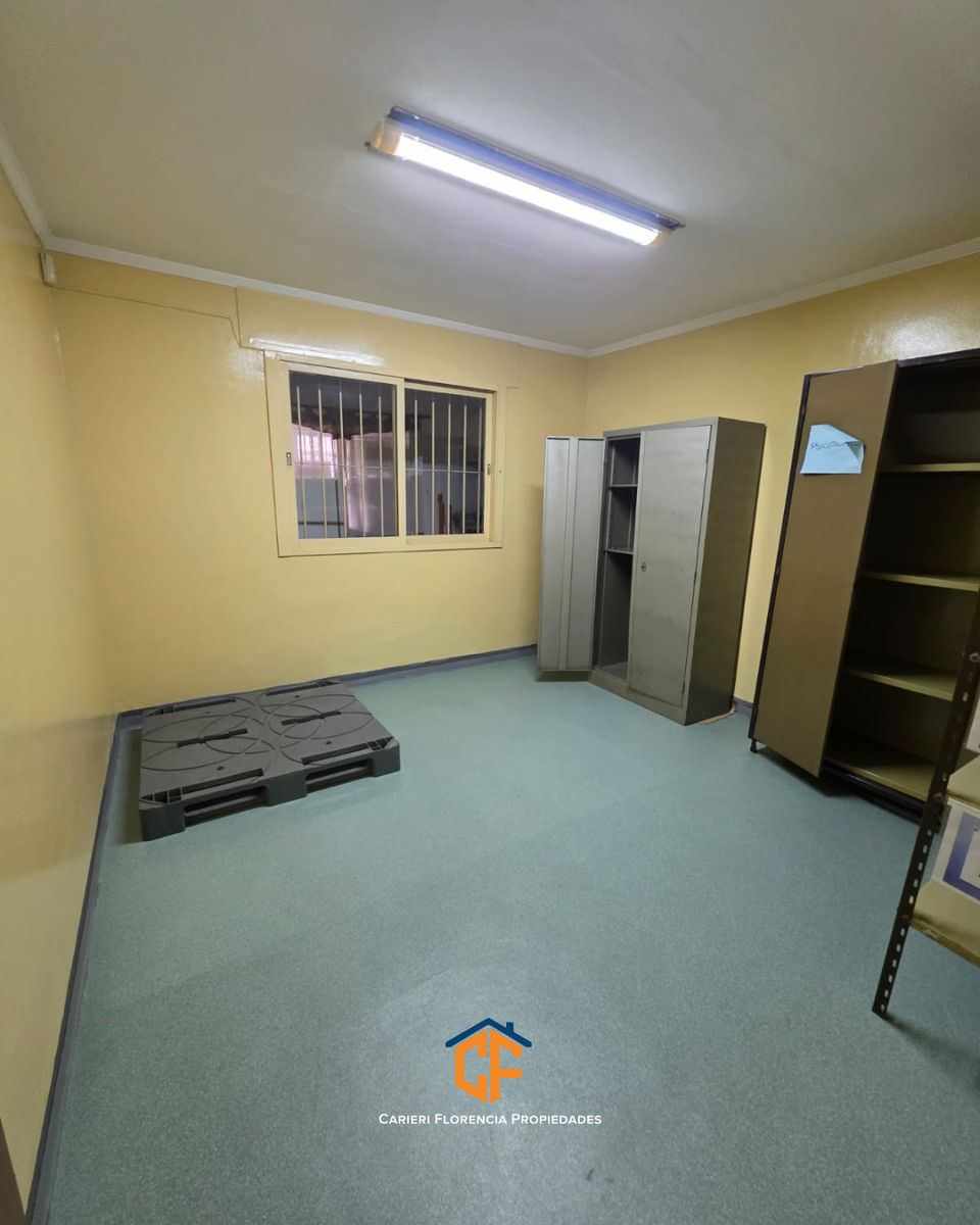 Amplio Galpón/depósito En Venta Excelente Zona Loma Hermosa - 8