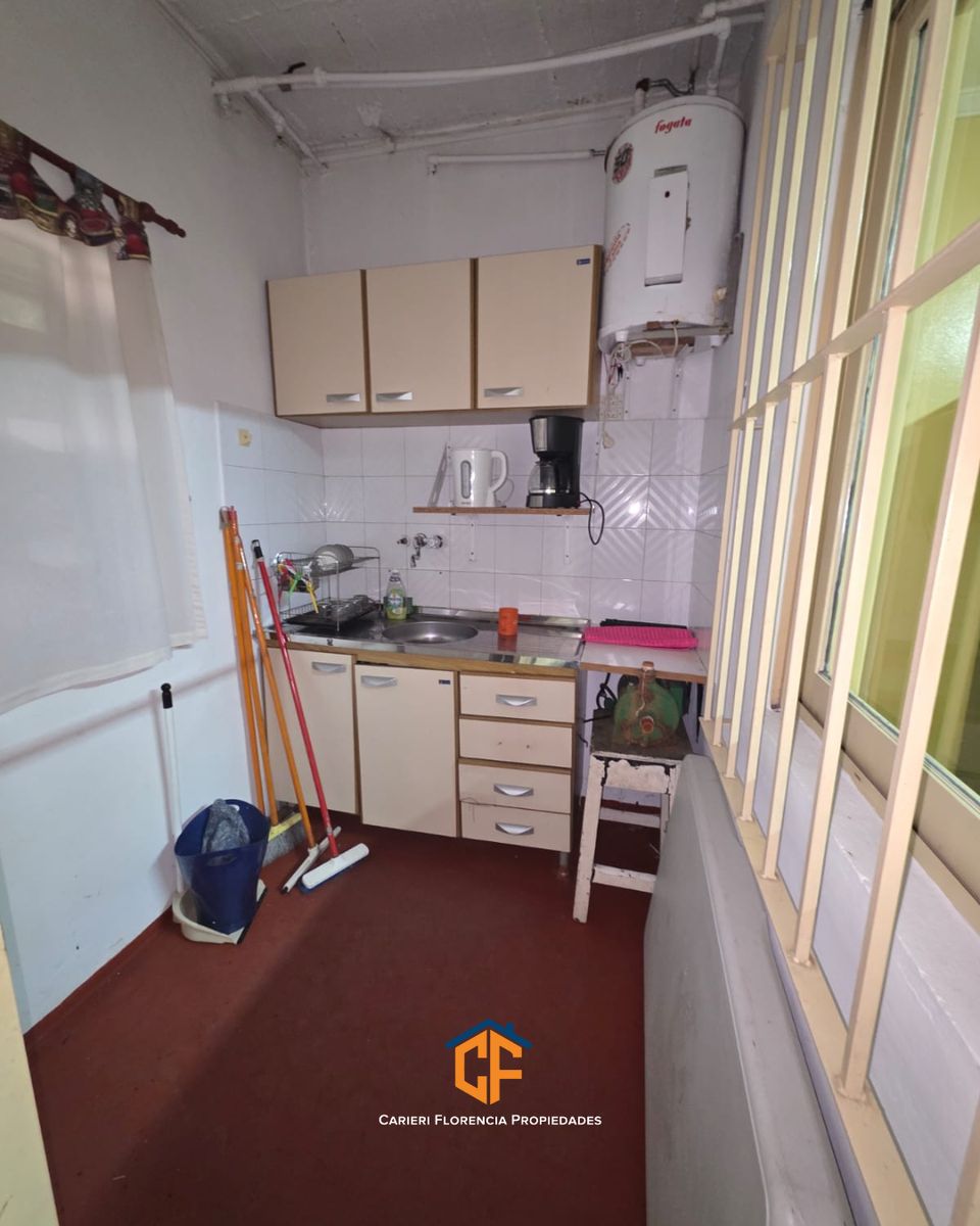 Amplio Galpón/depósito En Venta Excelente Zona Loma Hermosa - 12