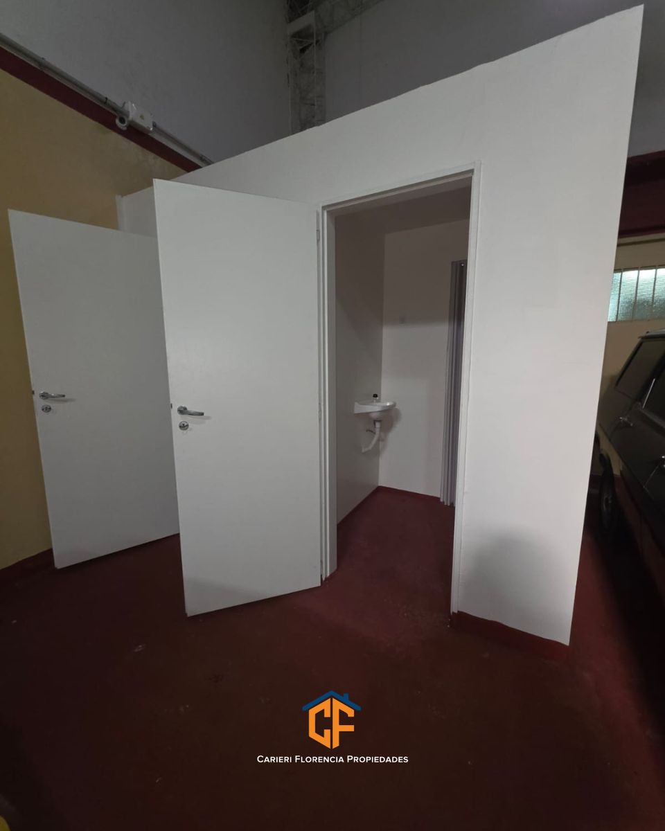 Amplio Galpón/depósito En Venta Excelente Zona Loma Hermosa - 14