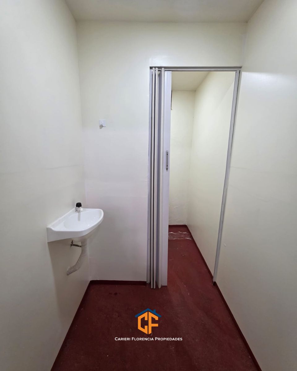 Amplio Galpón/depósito En Venta Excelente Zona Loma Hermosa - 16