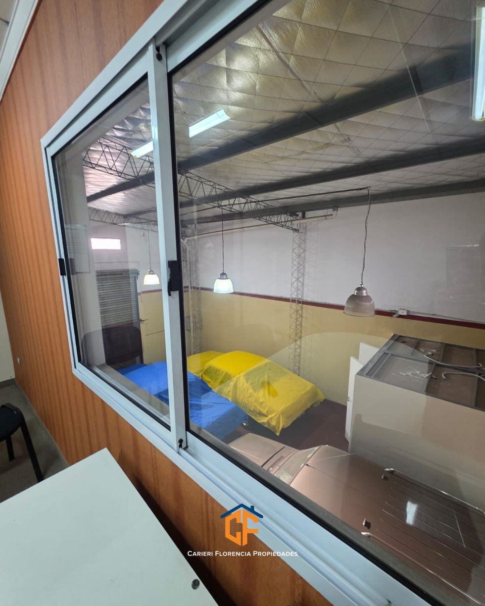 Amplio Galpón/depósito En Venta Excelente Zona Loma Hermosa - 17