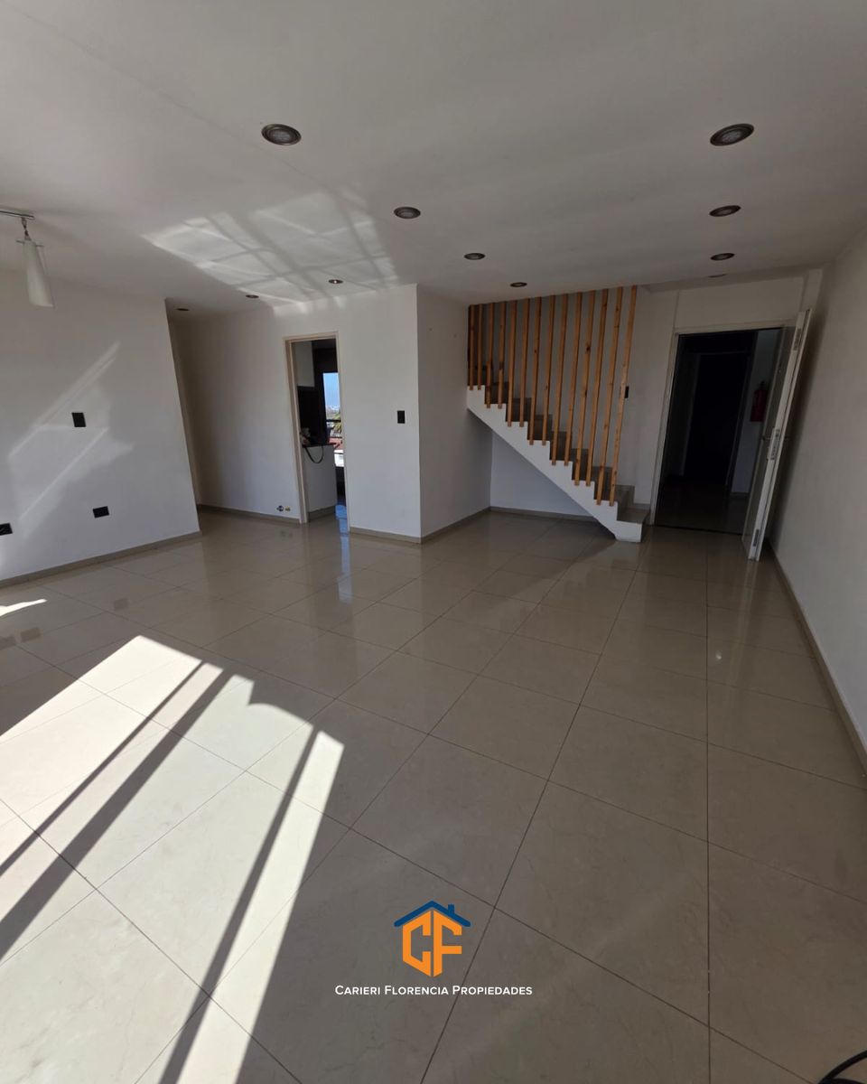 Venta Departamento Estilo Dúplex 3 Ambientes, Apto Crédito, En Centro DeSan Martín — foto 2