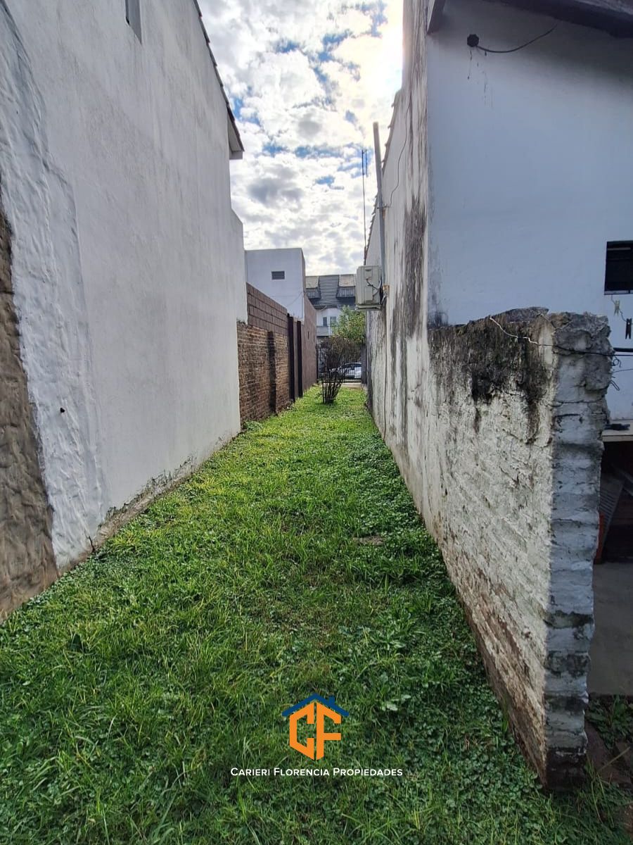 Casa En Lote Con 3 Locales Al Frente En 3 De Febrero — foto 4