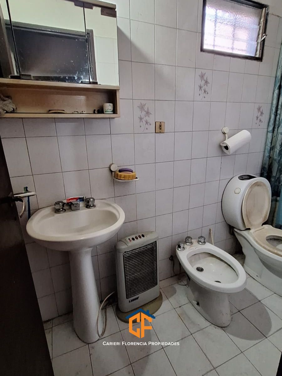 Casa En Lote Con 3 Locales Al Frente En 3 De Febrero — foto 7