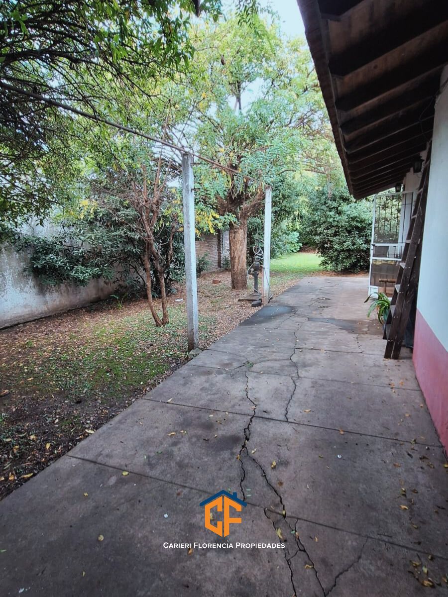 Casa En Lote Con 3 Locales Al Frente En 3 De Febrero — foto 9
