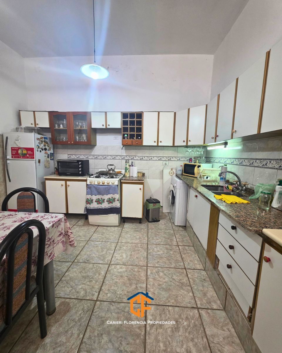 Excelente PH Multifamiliar con Patio y Terraza Propia en San Martín — foto 4