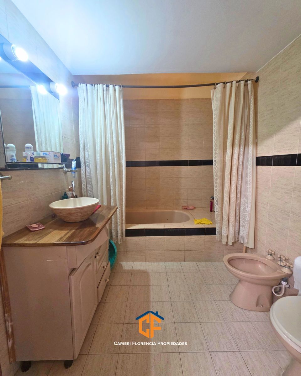 Excelente PH Multifamiliar con Patio y Terraza Propia en San Martín — foto 7